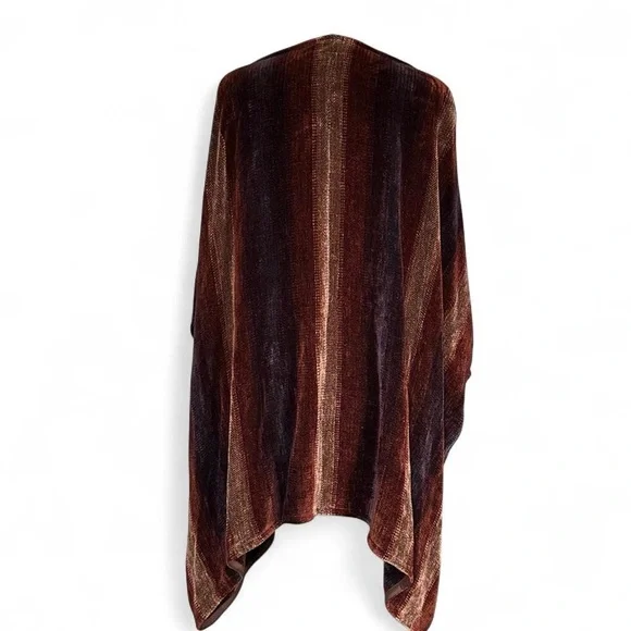 Handwoven brown chenille wrap with armholes - Picture 3 of 6